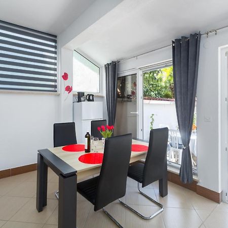 Family Apartment Romina Vrsar Bagian luar foto