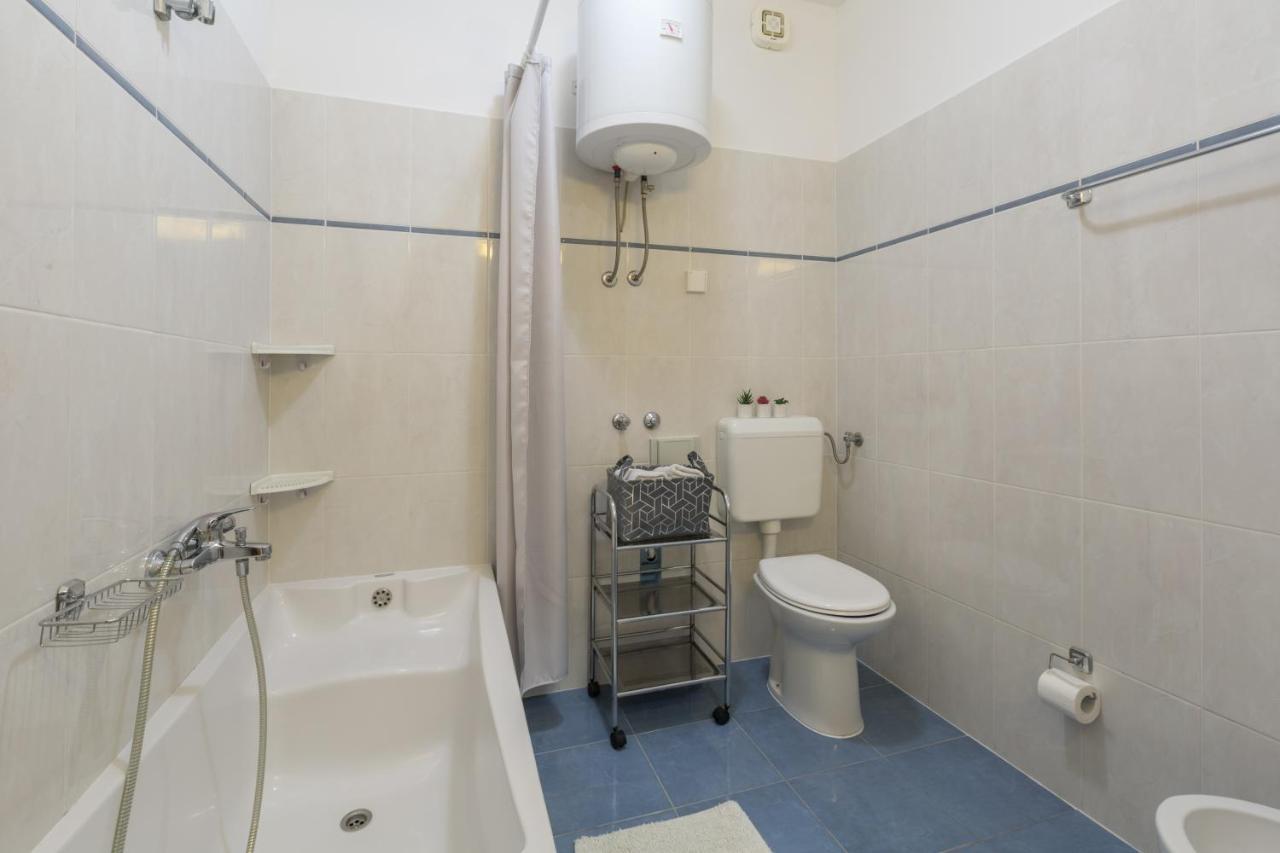 Family Apartment Romina Vrsar Bagian luar foto