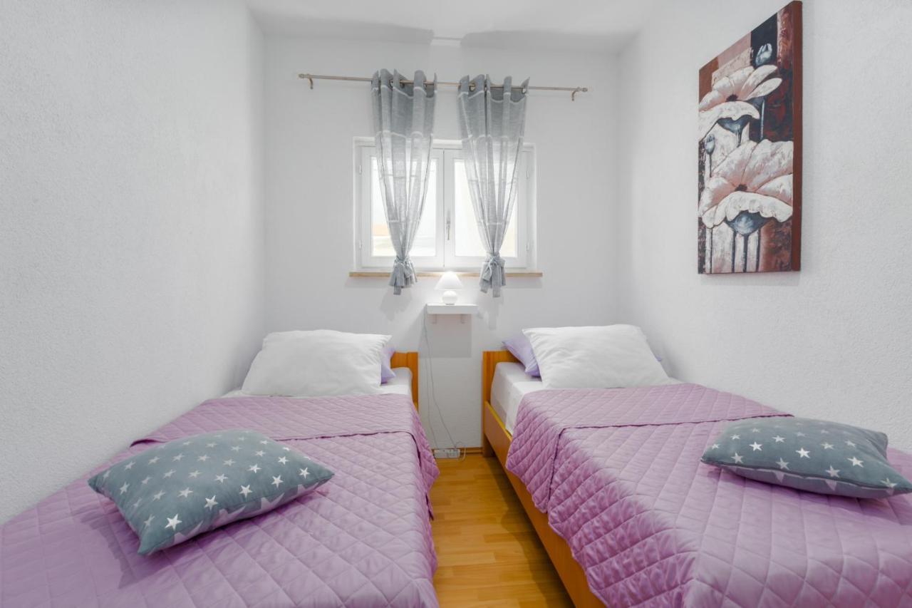 Family Apartment Romina Vrsar Bagian luar foto